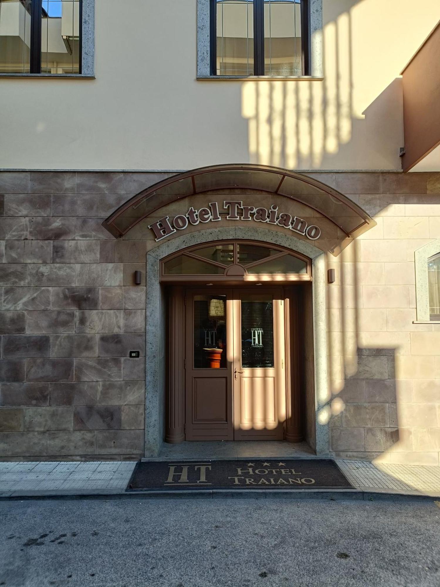 Hotel Traiano شيفيتافيكْيا المظهر الخارجي الصورة